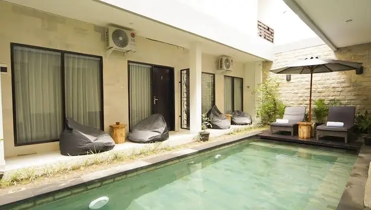 Tentang Bintang Darmawan Villa